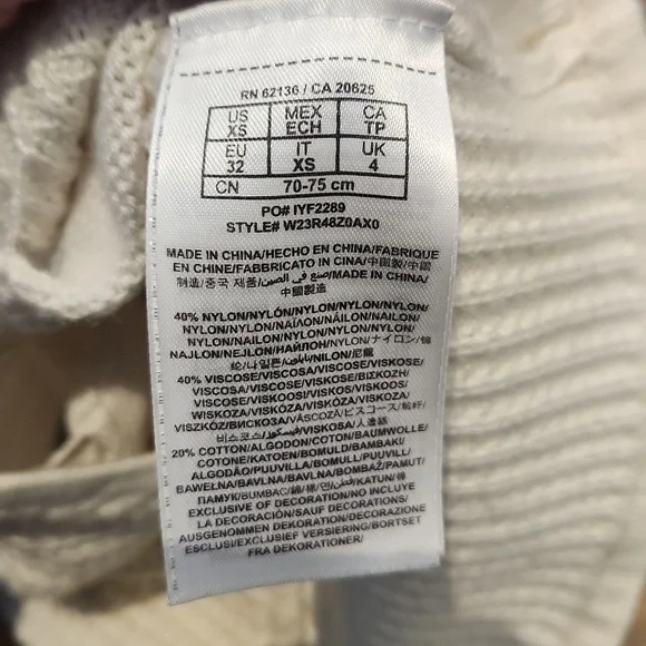 Guess Sweater - Picture 5 of 5